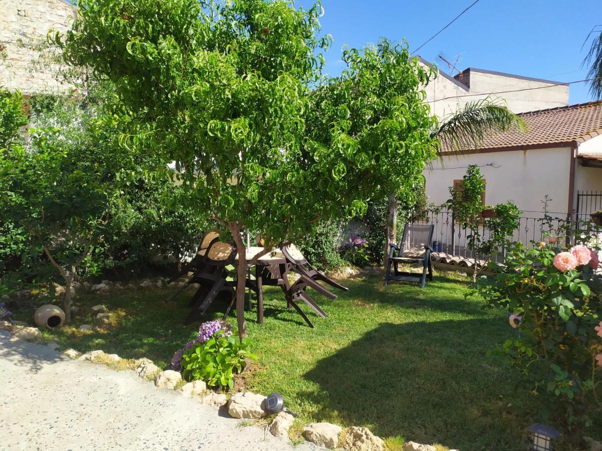 Il Giardino Dei Semplici B&B Caulonia Exterior photo