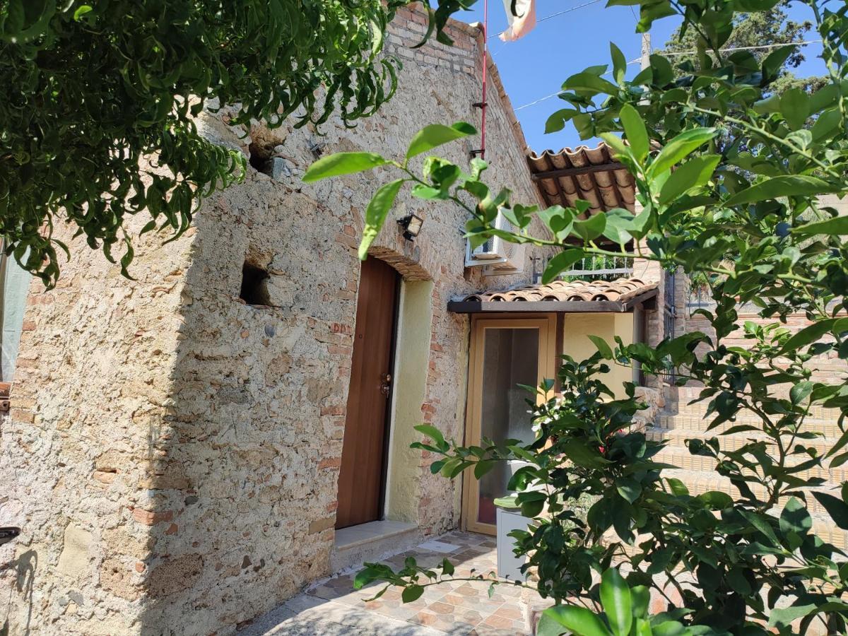 Il Giardino Dei Semplici B&B Caulonia Exterior photo